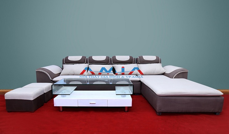 Hình ảnh cho mẫu sofa nỉ giá rẻ được trưng bày tại showroom của Nội thất AmiA