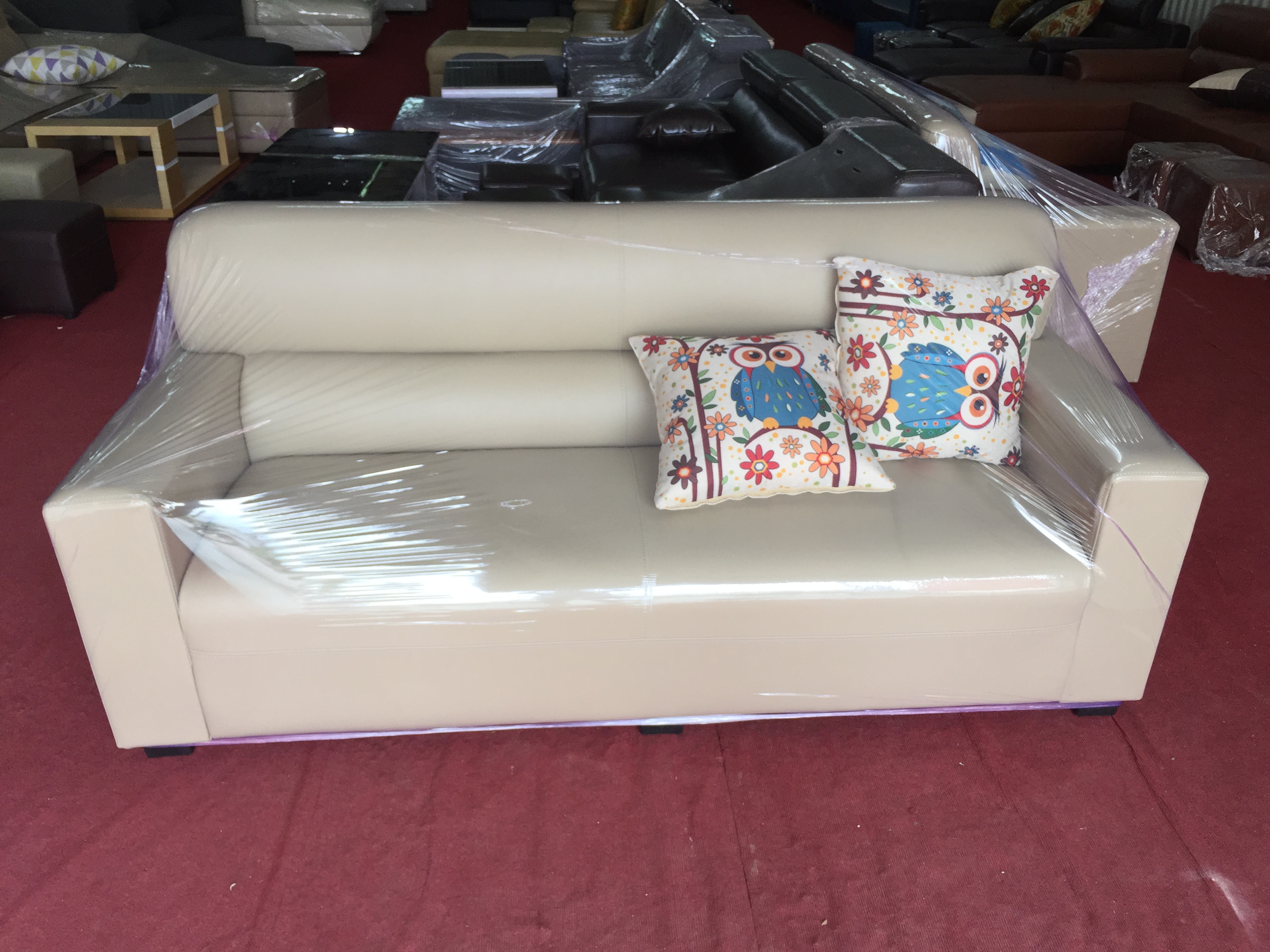 Hình ảnh cho mẫu ghế sofa văng da đẹp với thiết kế hiện đại cho phòng khách nhỏ