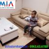 Hình ảnh mẫu ghế sofa nhỏ xinh hiện đại với gam màu trắng sữa