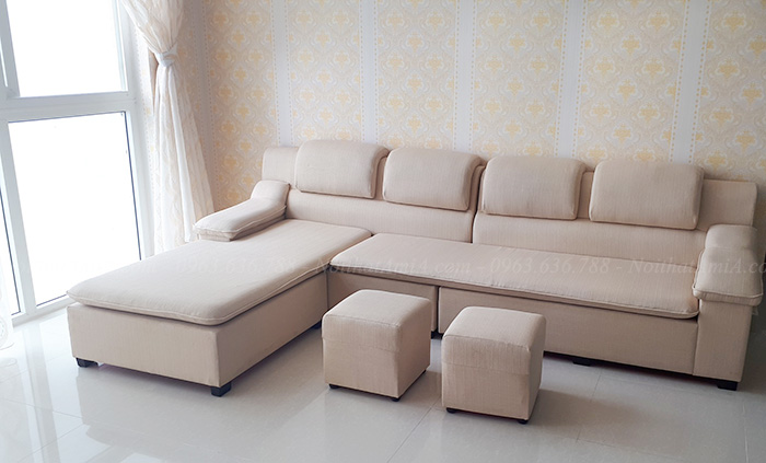 Hình ảnh mẫu sofa nỉ đẹp được chụp thực tế tại phòng khách nhà khách hàng