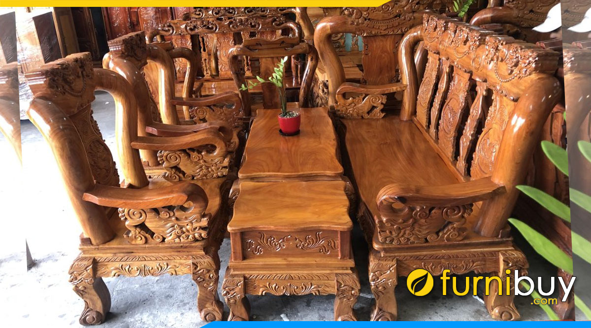 Bộ bàn ghế gỗ truyền thống được chạm khắc nghệ thuật đẹp mắt