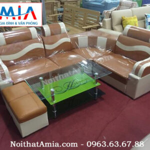 Ảnh chụp thực tế mẫu bàn trà sofa kính xanh cốm đẹp ở tại kho nội thất AmiA