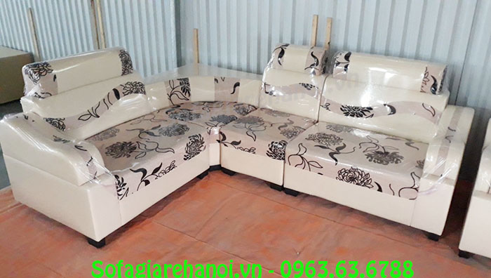 Hình ảnh mẫu sofa da pha nỉ khi được trưng bày ngay tại Tổng kho Nội thất AmiA