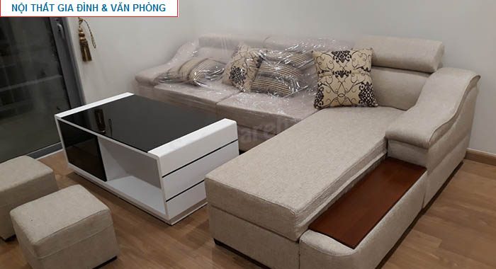 Hình ảnh cho mẫu sofa nỉ chữ L khi bố trí và sắp xếp trong căn phòng khách gia đình Việt