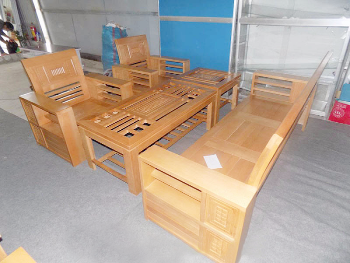 Hình ảnh bộ bàn ghế gỗ phòng khách giá bình dân cho căn phòng khách gia đình