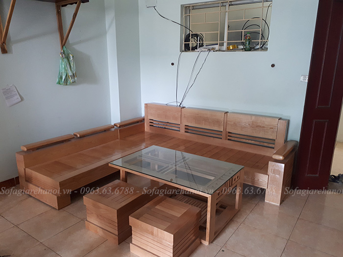 Hình ảnh sofa gỗ chữ L kết hợp bàn trà gỗ kính đẹp mê ly