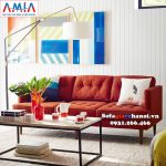 Hình ảnh sofa màu đỏ cam tạo điểm nhấn cho toàn bộ không gian căn phòng