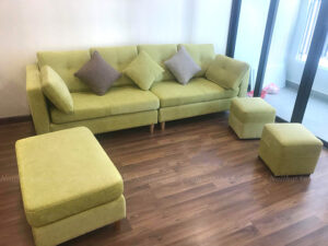 Hình ảnh Bộ ghế sofa nhỏ xinh đẹp hiện đại chụp tại phòng khách nhà khách hàng