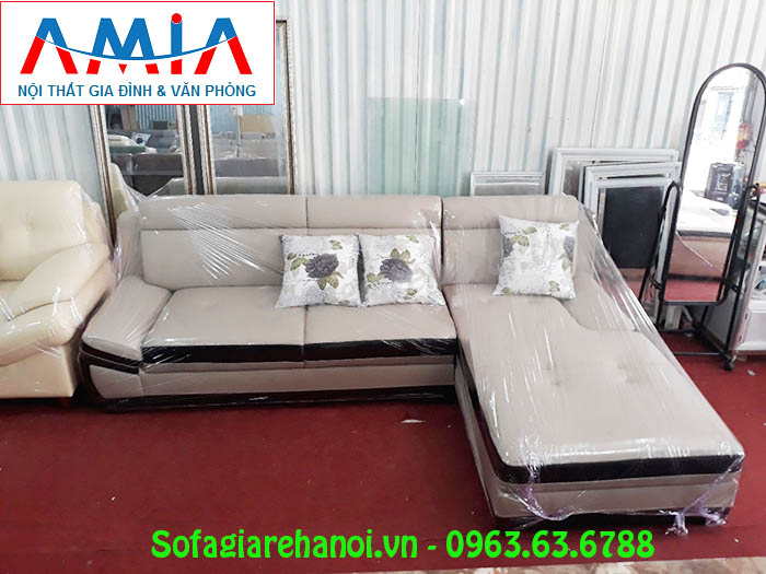 Hình ảnh bộ sofa da góc chữ L màu trắng sữa pha nâu đen đẹp hiện đại, sang trọng và đẳng cấp