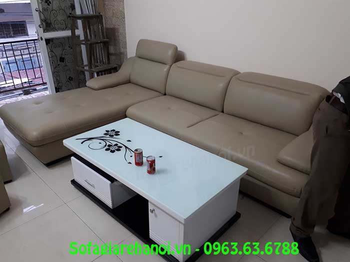 Hình ảnh ghế sofa da góc chữ L 3 chỗ kết hợp bàn trà sofa kính trắng đẹp hiện đại