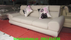 Hình ảnh mẫu ghế sofa nhỏ xinh mang phong cách thiết kế hiện đại cùng chất liệu da mềm mại, căng bóng