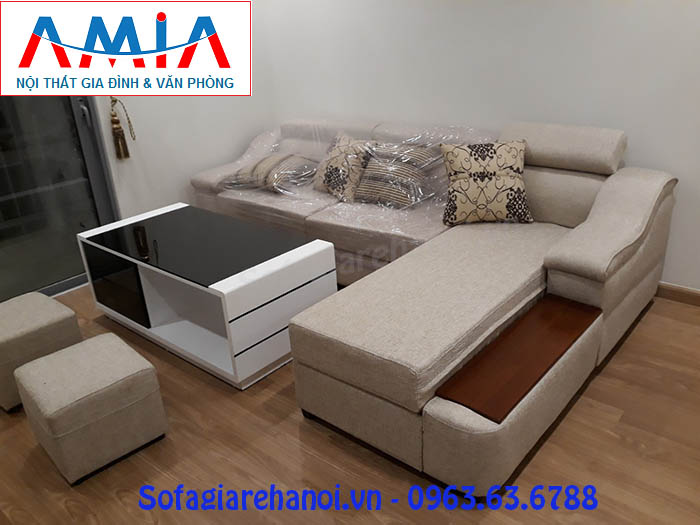 Hình ảnh cho mẫu sofa nỉ chữ L khi bố trí và sắp xếp trong căn phòng khách gia đình Việt