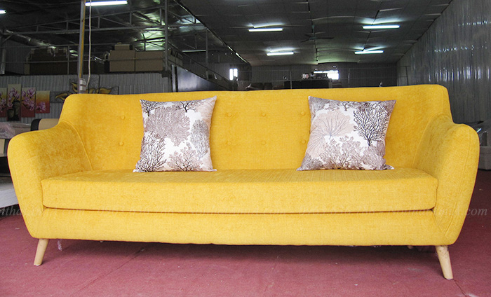 Hình ảnh Mẫu ghế sofa nỉ văng đẹp màu vàng độc đáo chụp tại Tổng kho AmiA