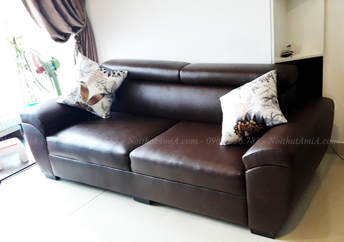 Hình ảnh Ghế sofa văng 2 chỗ chất liệu da đẹp chụp tại nhà khách hàng