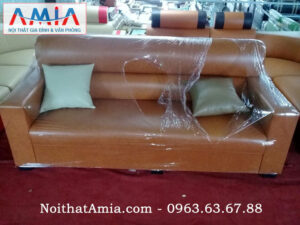 Hình ảnh mẫu ghế sofa văng da màu nâu đất mang vẻ đẹp độc đáo và hiện đại cho không gian phòng khách gia đình bạn