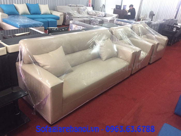 Hình ảnh cho ghế sofa văng da cao cấp được trưng bày tại Tổng kho nội thất AmiA