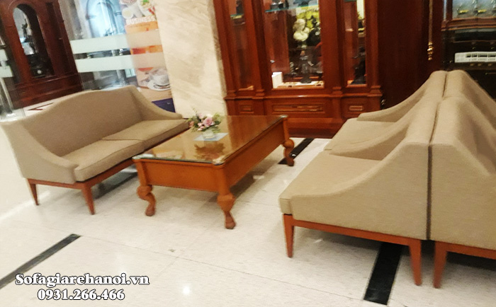 Hình ảnh Mẫu ghế sofa văng gỗ đệm nỉ cho sảnh nhà hàng, khách sạn