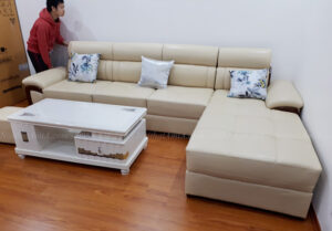 Hình ảnh Mẫu sofa da góc chữ L đẹp chụp thực tế tại phòng khách nhà khách hàng