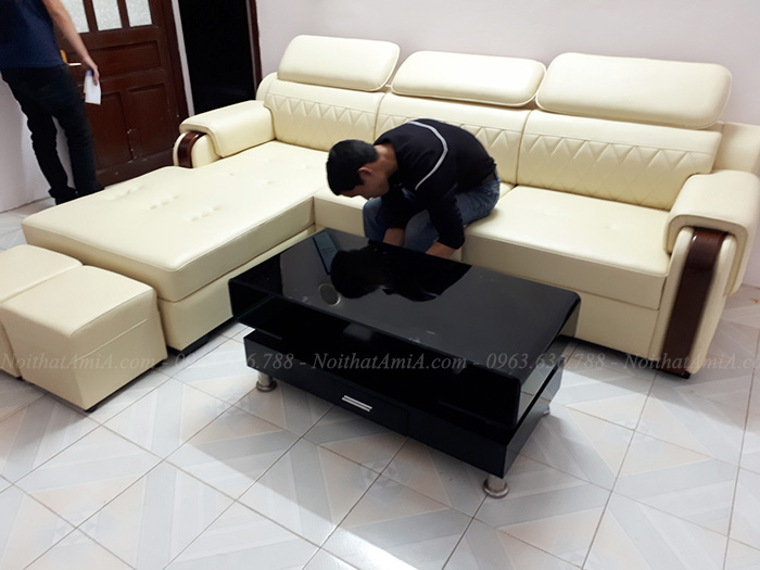 Hình ảnh Mẫu sofa đẹp amia bài trí trong phòng khách nhà khách hàng