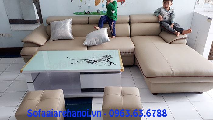 Hình ảnh mẫu ghế sofa góc chữ L đẹp độc đáo kết hợp bàn trà kính họa tiết