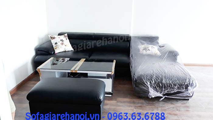 Hình ảnh cho ghế sofa da góc chữ L màu đen được bài trí trong phòng khách đẹp