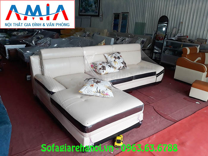 Hình ảnh ghế sofa da góc chữ L đẹp hiện đại với gam màu trắng sữa pha nâu đen ấn tượng