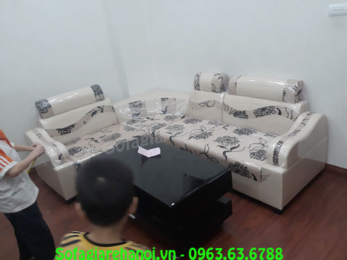 Hình ảnh mẫu sản phẩm ghế sofa da pha nỉ khi kê tại phòng khách nhà khách hàng