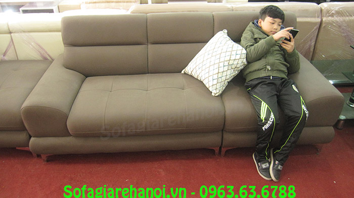 Hình ảnh ghế sofa nhỏ đẹp được chụp ngay tại Tổng kho Nội thất AmiA