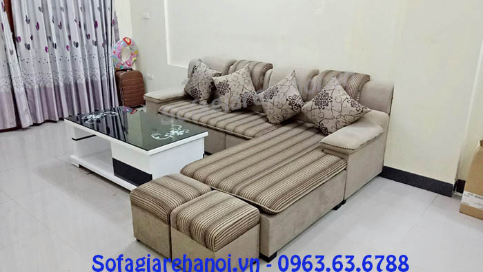 Hình ảnh cho bộ ghế sofa nỉ góc chữ L AmiA SFN126 được bài trí trong không gian căn phòng khách gia đình hiện đại