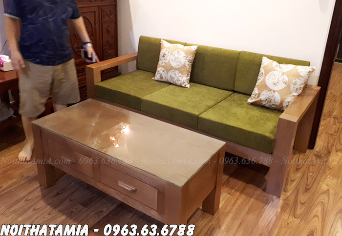 Hình ảnh Sofa văng gỗ đẹp hiện đại kết hợp bàn trà gỗ kính